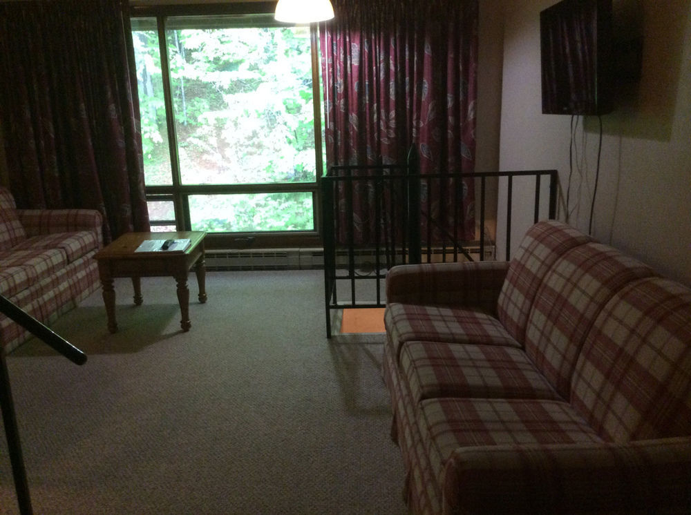 Evergreen Valley Inn Stoneham エクステリア 写真