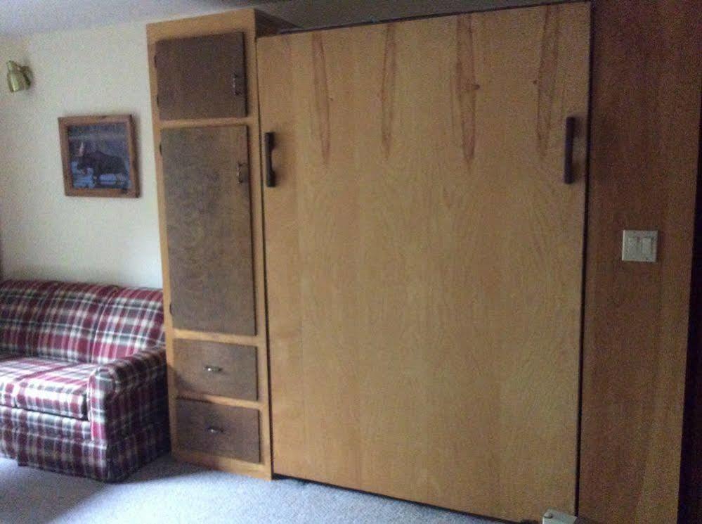 Evergreen Valley Inn Stoneham エクステリア 写真